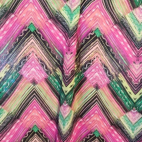 Sami & Jo Pink Sleeveless Blouse with Chevron Pattern - Picture 9 of 13